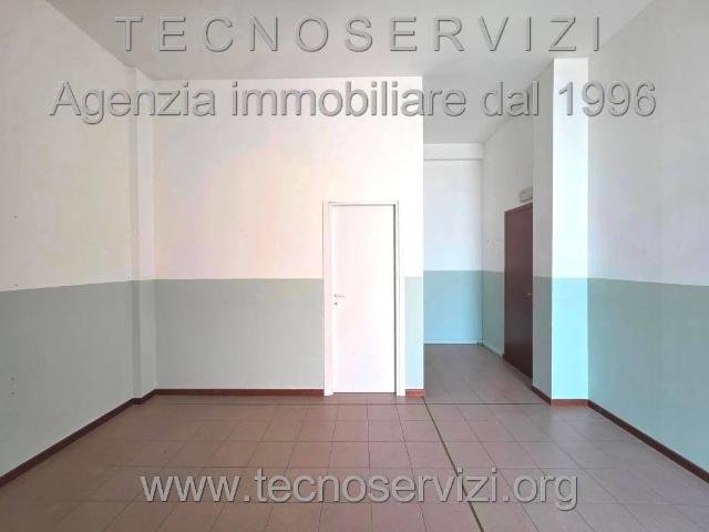 Locale Commerciale in affitto a Unione di comuni Terre di Castelli, Savignano Sul Panaro