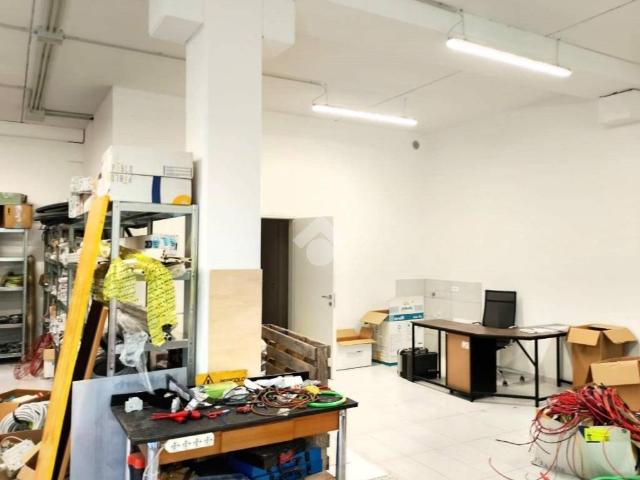 Locale Commerciale in affitto a Savignano Sul Rubicone, Reggio Emilia