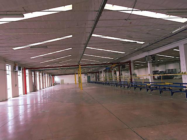 Locale Commerciale in affitto a Savignano Sul Rubicone, Reggio Emilia