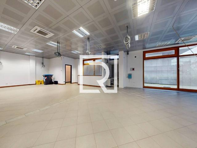 Locale Commerciale in affitto a Savignano Sul Rubicone, Reggio Emilia