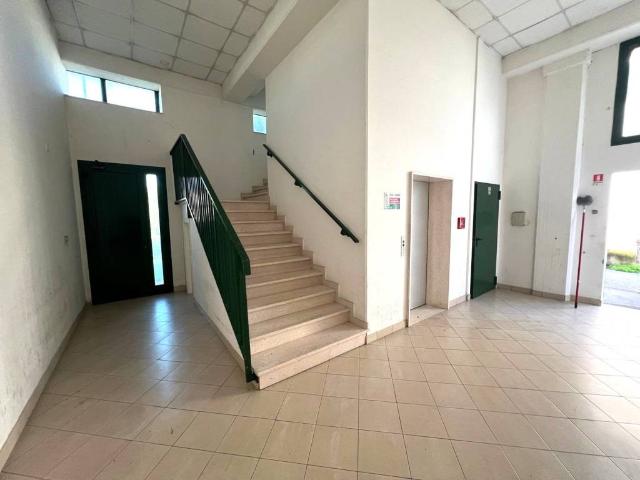 Locale Commerciale in affitto a Savignano Sul Rubicone, Reggio Emilia
