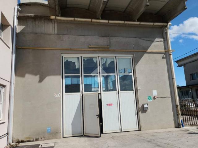Locale Commerciale in affitto a Savignano Sul Rubicone, Reggio Emilia