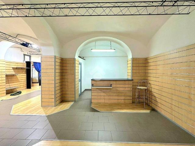 Locale Commerciale in affitto a Oltreletimbro, Albisola Capo