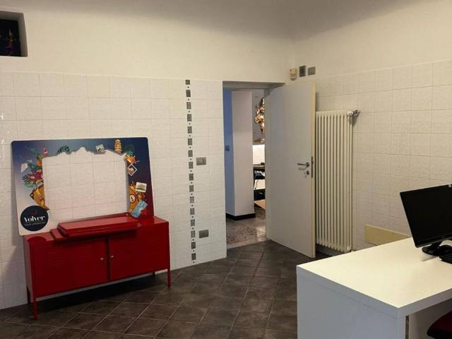 Locale Commerciale in affitto a Villetta, Albisola Capo