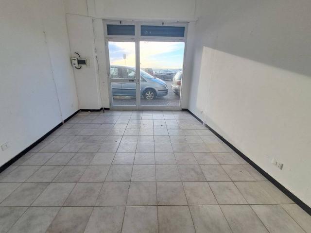 Locale Commerciale in affitto a Oltreletimbro, Albisola Capo
