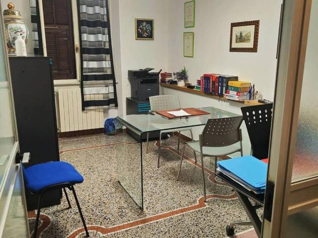 Locale Commerciale in affitto a Oltreletimbro, Albisola Capo