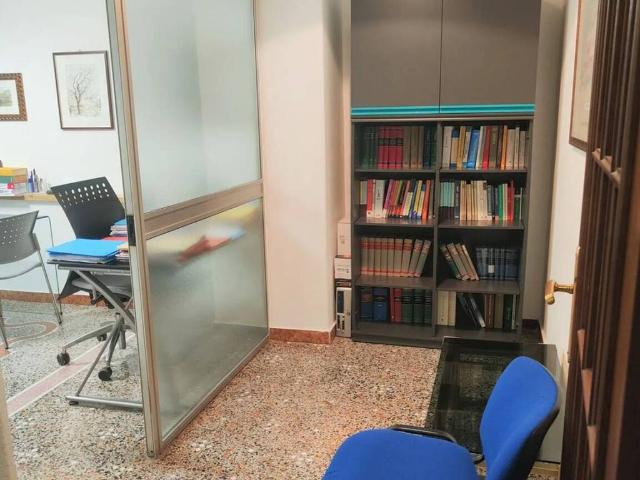 Locale Commerciale in affitto a Oltreletimbro, Albisola Capo