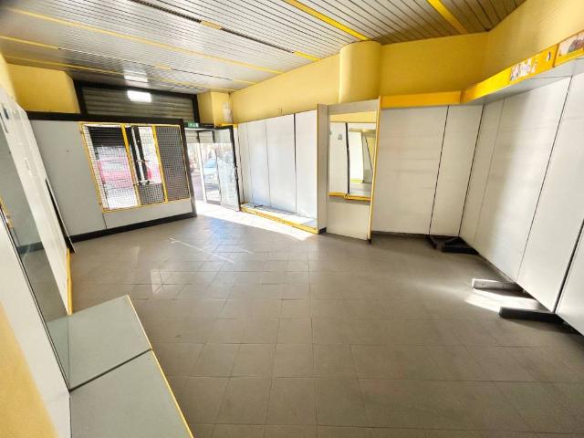 Locale Commerciale in affitto a Oltreletimbro, Albisola Capo