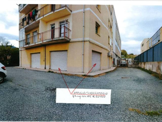 Locale Commerciale in affitto a Albisola Capo, Liguria