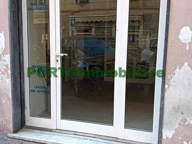 Locale Commerciale in affitto a Oltreletimbro, Albisola Capo