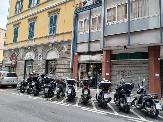 Locale Commerciale in affitto a Villetta, Albisola Capo