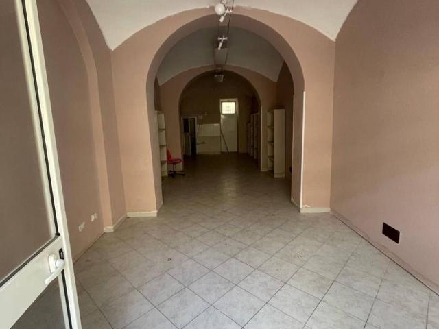 Locale Commerciale in affitto a Villetta, Albisola Capo