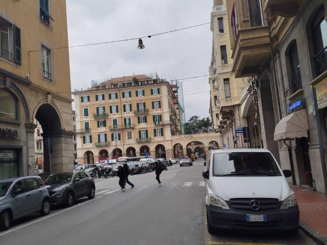 Locale Commerciale in affitto a Villetta, Albisola Capo