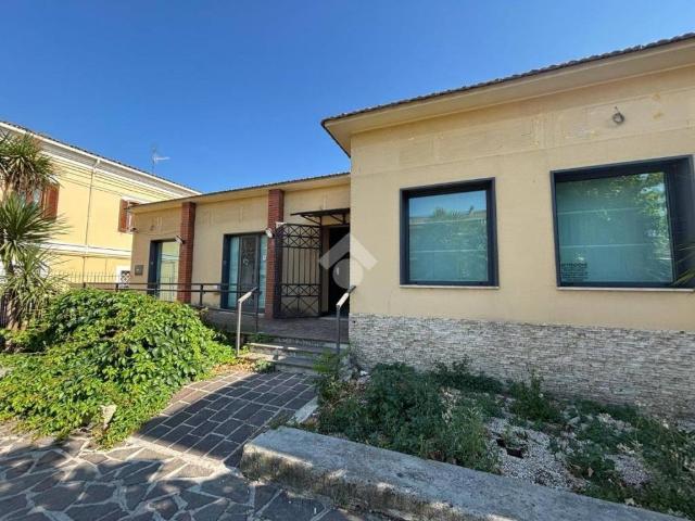 Locale Commerciale in affitto a Scafa, Abruzzo