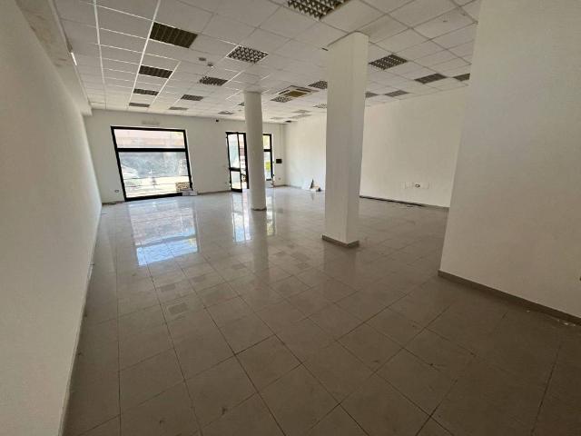 Locale Commerciale in affitto a Scafati, Campania