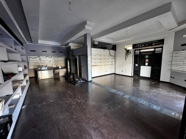 Locale Commerciale in affitto a Scafati, Campania