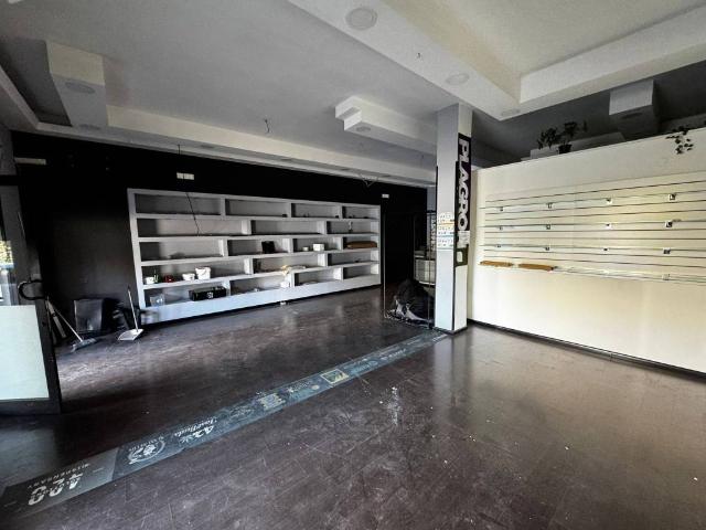 Locale Commerciale in affitto a Scafati, Campania