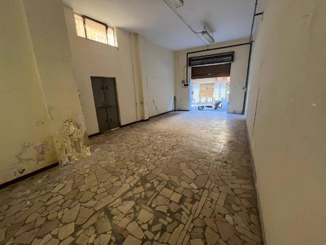 Locale Commerciale in affitto a Scafati, Campania