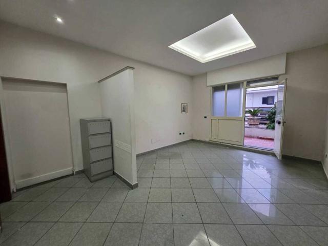Locale Commerciale in affitto a Scafati, Campania
