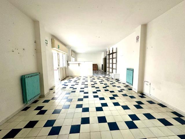 Locale Commerciale in affitto a Scafati, Campania