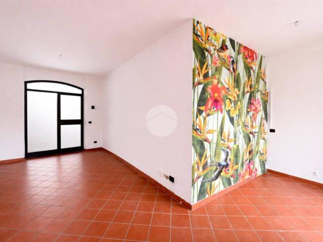 Locale Commerciale in affitto a Tresinaro - Secchia, Re