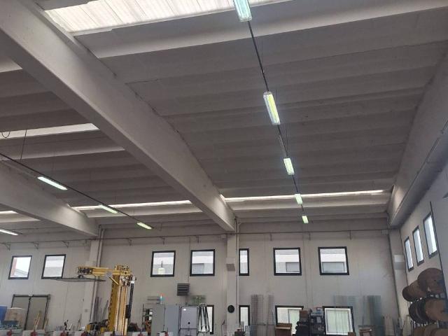 Locale Commerciale in affitto a Tresinaro - Secchia, Re