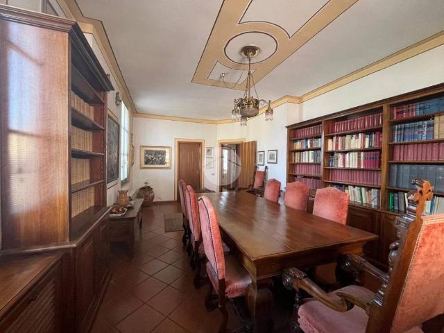 Locale Commerciale in affitto a Tresinaro - Secchia, Re