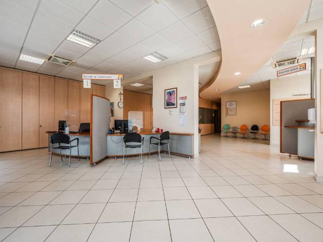 Locale Commerciale in affitto a Tresinaro - Secchia, Re