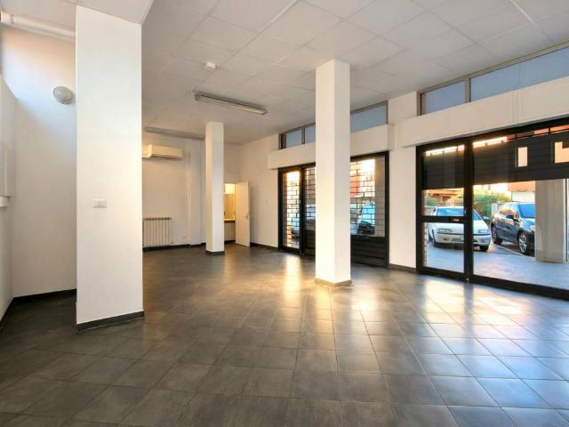 Locale Commerciale in affitto a Tresinaro - Secchia, Re