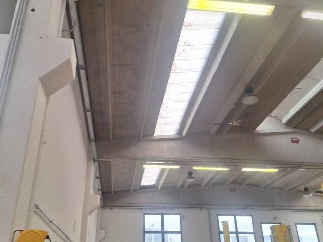 Locale Commerciale in affitto a Tresinaro - Secchia, Re