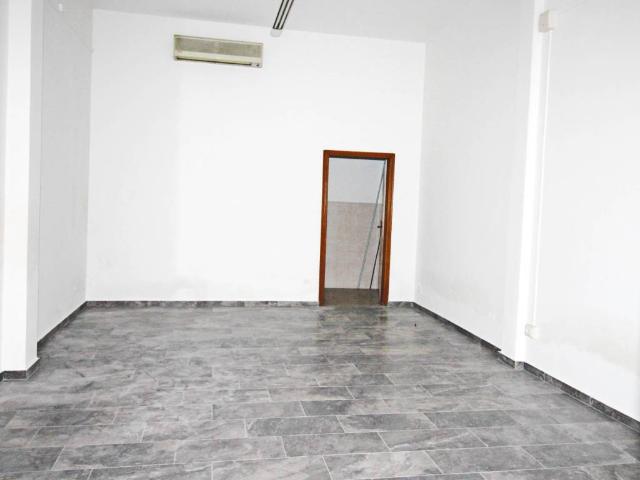 Locale Commerciale in affitto a Tresinaro - Secchia, Re