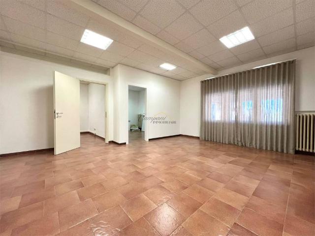 Locale Commerciale in affitto a Tresinaro - Secchia, Re