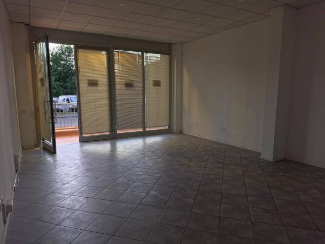 Locale Commerciale in affitto a Le Bagnese, Scandicci