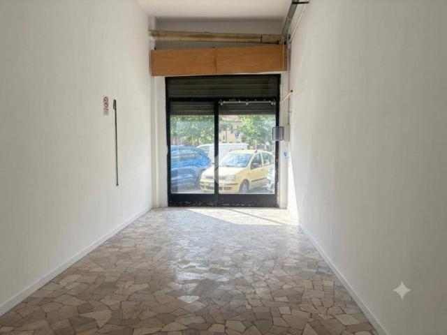 Locale Commerciale in affitto a San Giusto, Scandicci