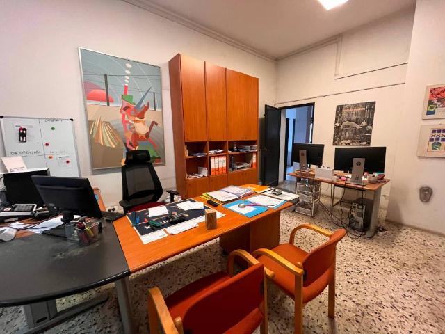 Locale Commerciale in affitto a San Giusto, Scandicci