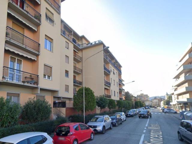 Locale Commerciale in affitto a Scandicci, Toscana