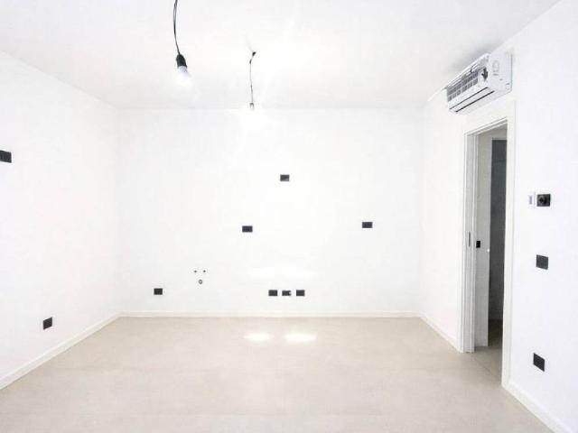 Locale Commerciale in affitto a Scanzorosciate, Lombardia