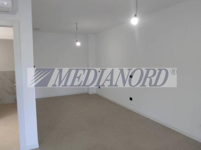 Locale Commerciale in affitto a Scanzorosciate, Lombardia