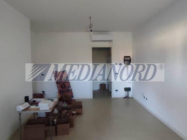Locale Commerciale in affitto a Scanzorosciate, Lombardia