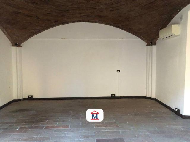 Locale Commerciale in affitto a Cascina Uccellanda, Scanzorosciate