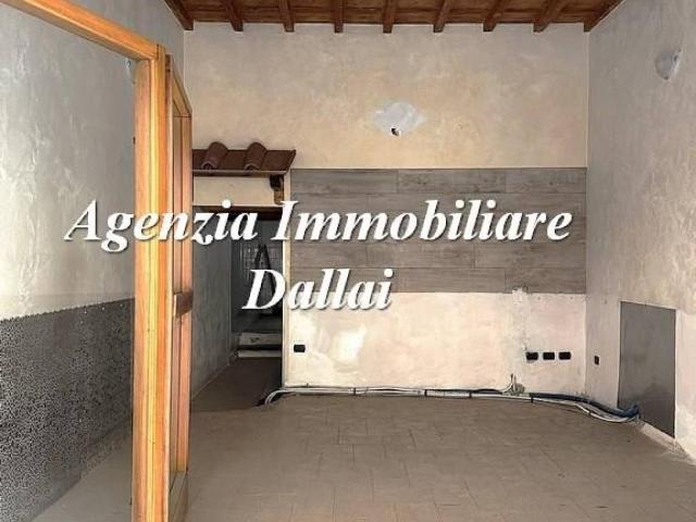 Locale Commerciale in affitto a Scarperia e San Piero, Scarperia