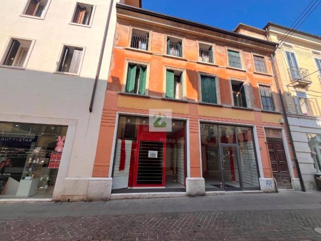 Locale Commerciale in affitto a Schio, Veneto