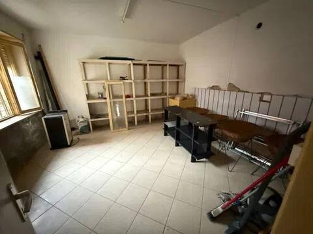 Locale Commerciale in affitto a Schio, Veneto