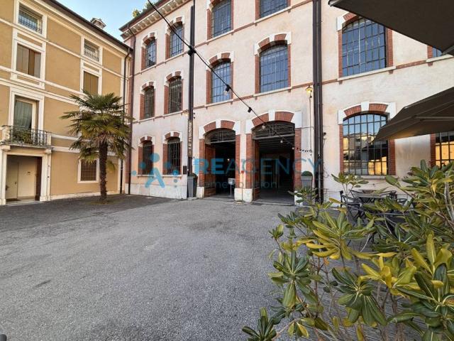 Locale Commerciale in affitto a Schio, Veneto