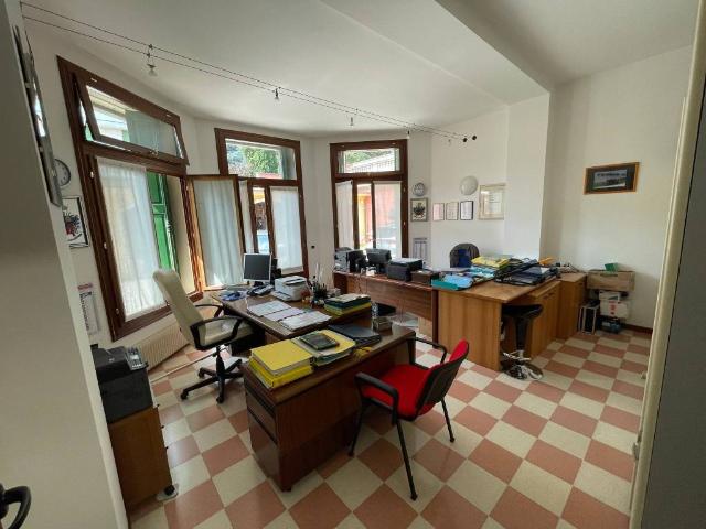 Locale Commerciale in affitto a Schio, Veneto