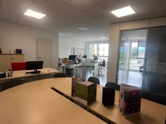 Locale Commerciale in affitto a Schio, Veneto