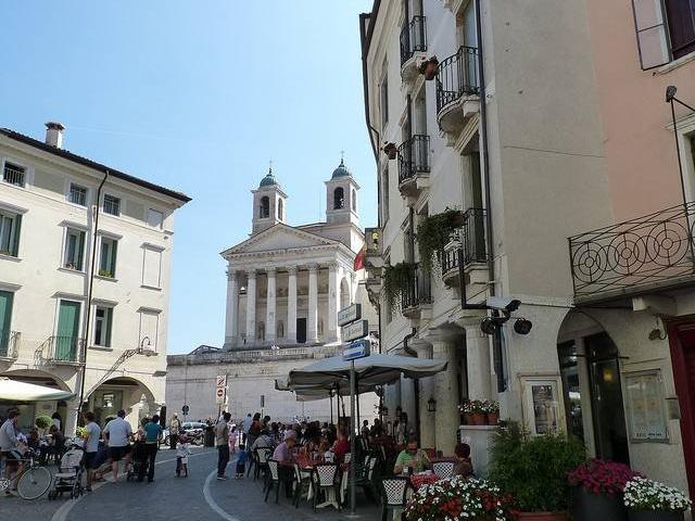 Locale Commerciale in affitto a Schio, Veneto