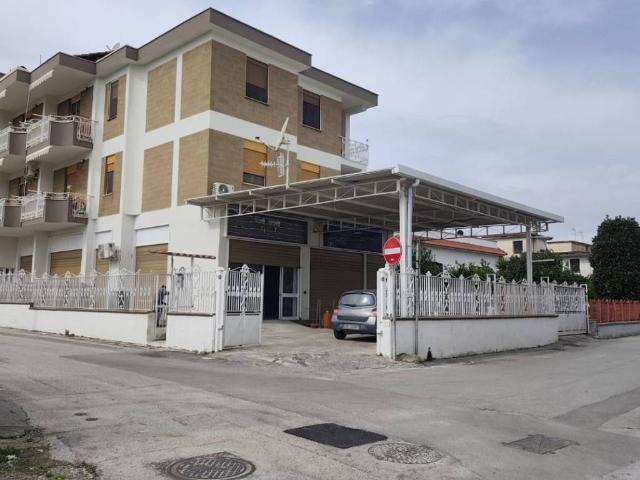 Locale Commerciale in affitto a Scisciano, Campania