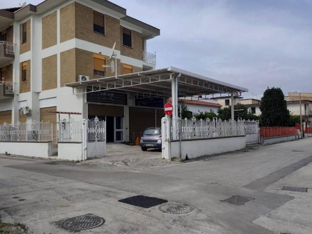 Locale Commerciale in affitto a Scisciano, Campania