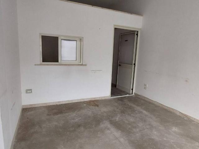 Locale Commerciale in affitto a Puglia, Lecce